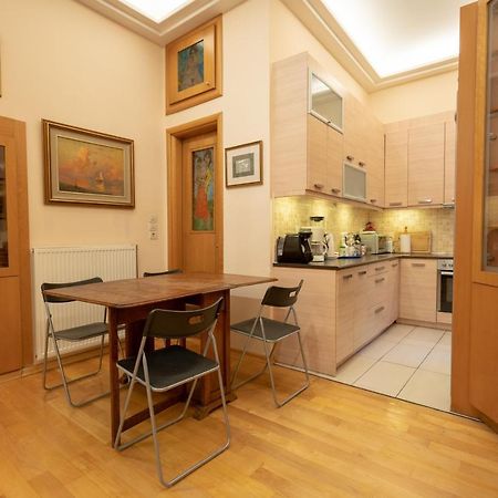 Acropolis Metro St.3 Bedrοοms 6 Persons Maisonette เอเธนส์ ภายนอก รูปภาพ