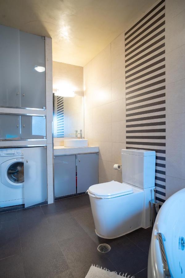 Acropolis Metro St.3 Bedrοοms 6 Persons Maisonette เอเธนส์ ภายนอก รูปภาพ
