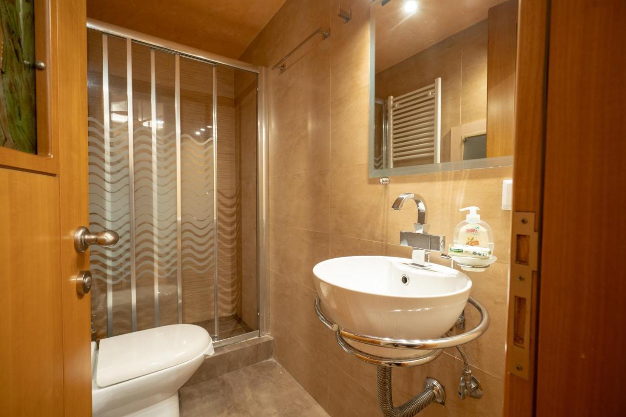 Acropolis Metro St.3 Bedrοοms 6 Persons Maisonette เอเธนส์ ภายนอก รูปภาพ