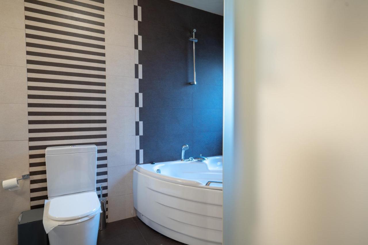 Acropolis Metro St.3 Bedrοοms 6 Persons Maisonette เอเธนส์ ภายนอก รูปภาพ