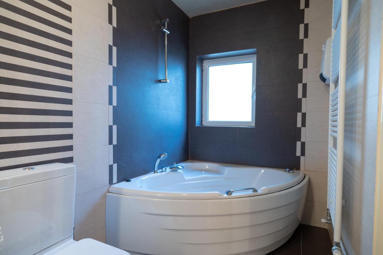Acropolis Metro St.3 Bedrοοms 6 Persons Maisonette เอเธนส์ ภายนอก รูปภาพ
